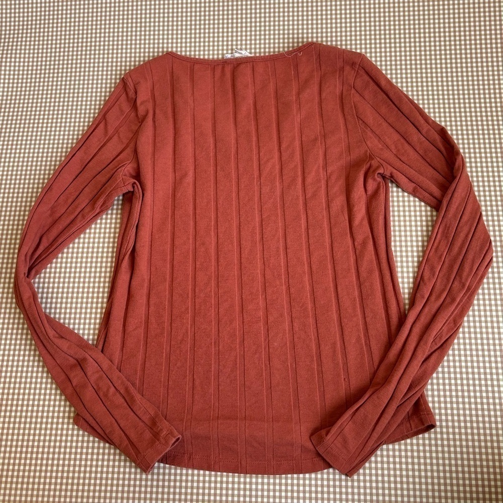 Pink Republic long sleeve basic top. Size Small - Picture 12 of 12